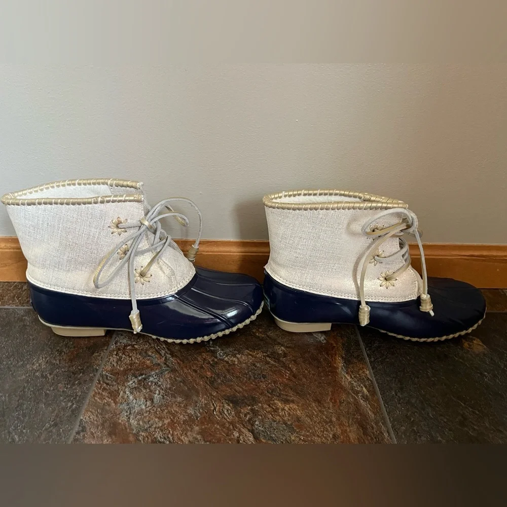 Women’s Jack Rogers Chloe blue & metallic duck waterproof ankle boot. Size 9